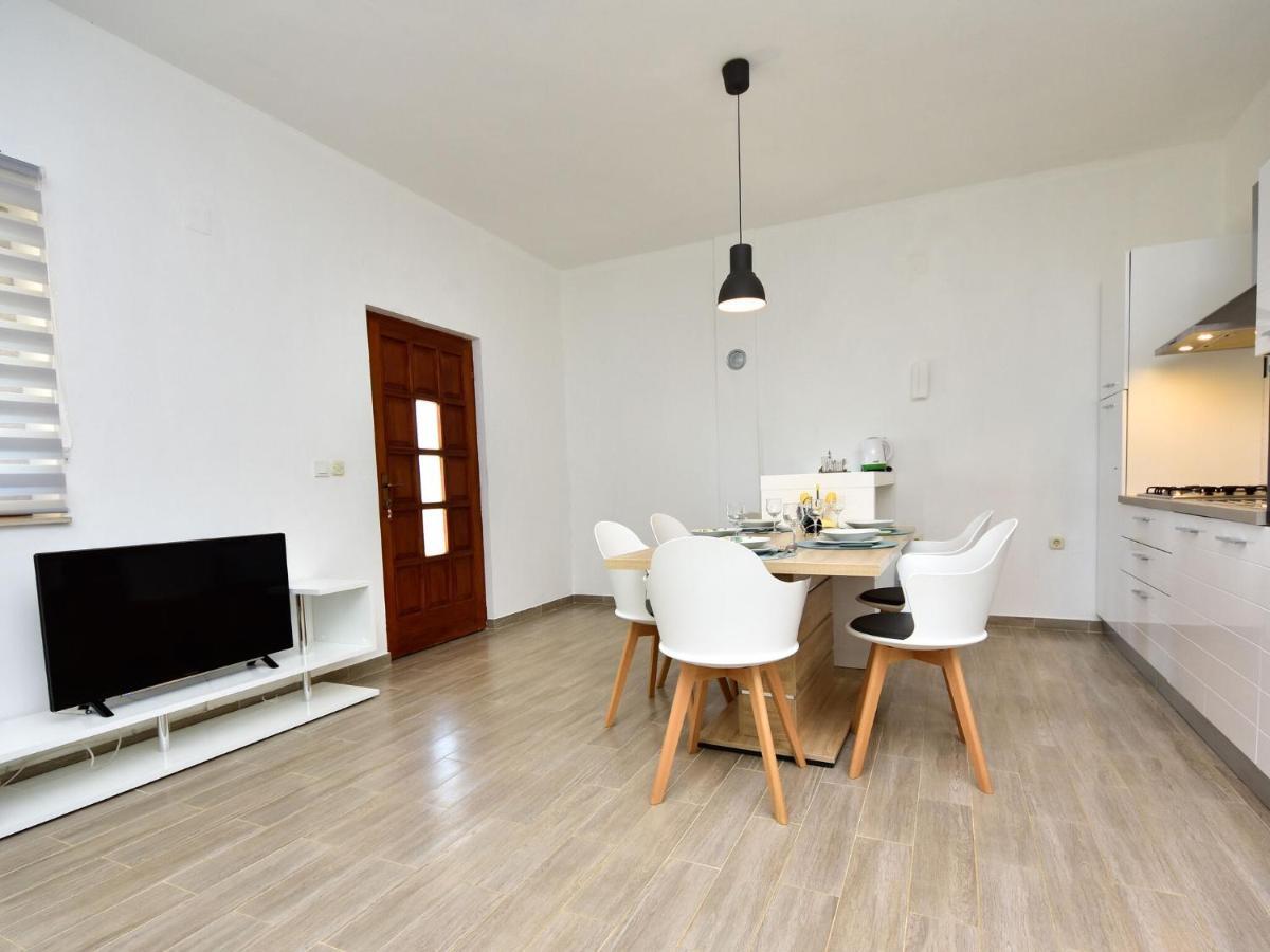 Kruševo Lovely Apartment In Kru Evo With Barbecue מראה חיצוני תמונה